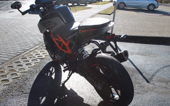 Gebrauchtmotorrad KTM 125 Duke - Bild 3