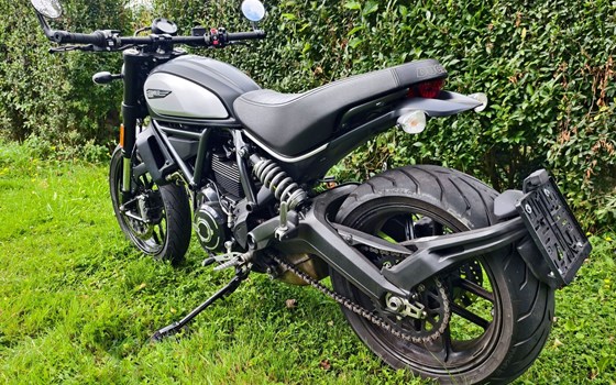 Gebrauchtmotorrad Ducati Scrambler Icon Dark - Bild 3