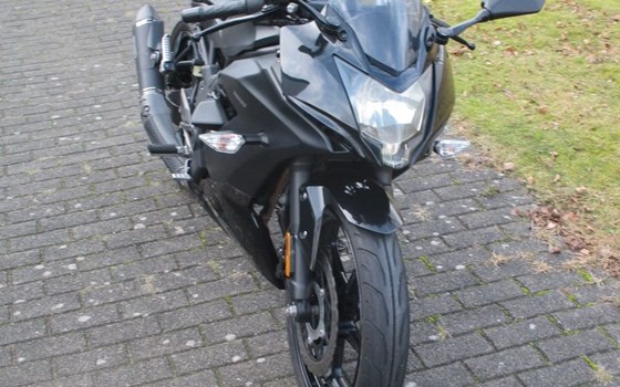 Gebrauchtmotorrad Kawasaki Ninja 125 - Bild 8