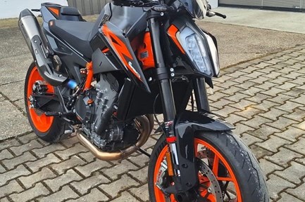 KTM 890 Duke R