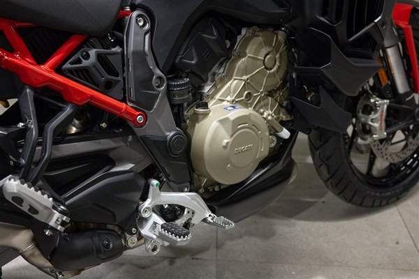 Ducati Multistrada V4 S (rot) - Bild 4
