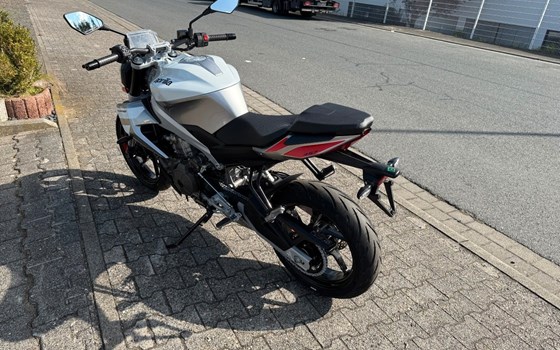 Neufahrzeug Aprilia Tuono 457 - Bild 10