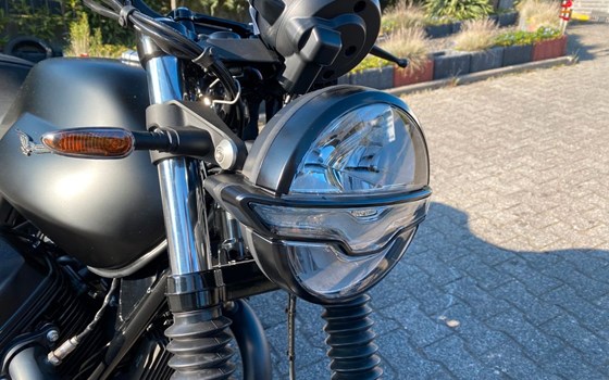 Neufahrzeug Moto Guzzi V7 Stone - Bild 12