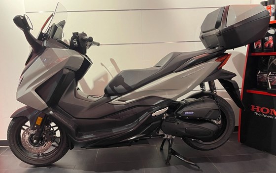 Gebrauchtmotorrad Honda Forza 125 - Bild 1