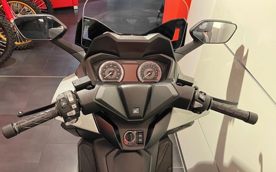 Gebrauchtmotorrad Honda Forza 125 - Bild 3