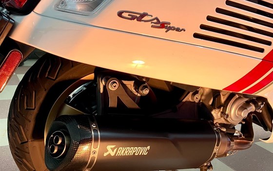 Gebrauchtmotorrad Vespa GTS 300 Super Racing Sixties - Bild 3