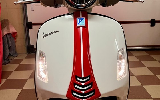 Gebrauchtmotorrad Vespa GTS 300 Super Racing Sixties - Bild 5