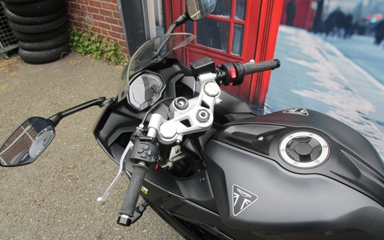 Gebrauchtmotorrad Triumph Daytona 660 - Bild 11