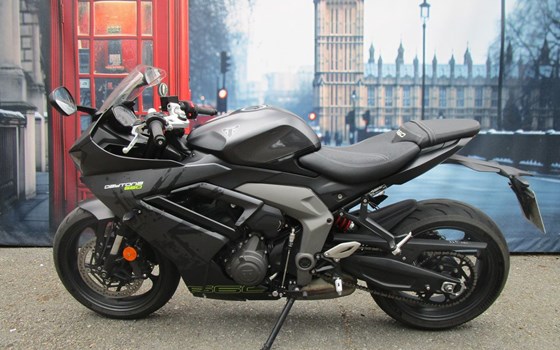 Gebrauchtmotorrad Triumph Daytona 660 - Bild 6