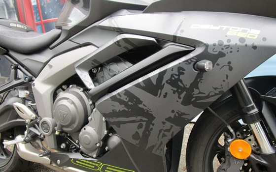 Gebrauchtmotorrad Triumph Daytona 660 - Bild 9