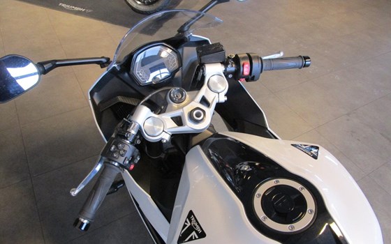 Gebrauchtmotorrad Triumph Daytona 660 - Bild 11