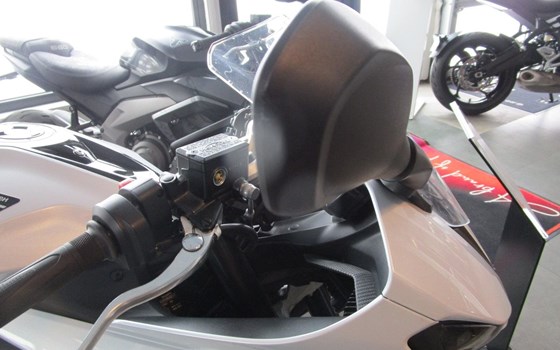 Gebrauchtmotorrad Triumph Daytona 660 - Bild 6