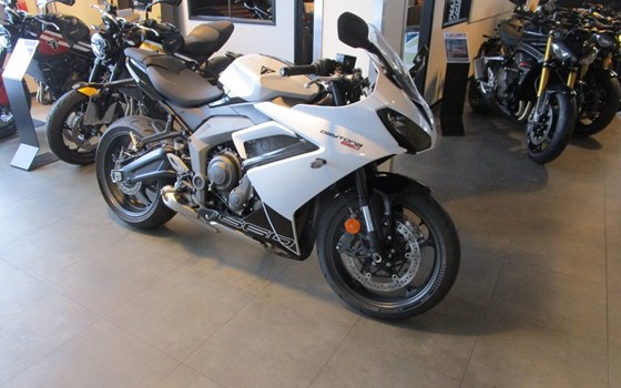 Gebrauchtmotorrad Triumph Daytona 660 - Bild 8