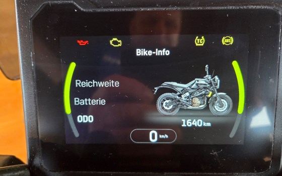 Gebrauchtmotorrad Husqvarna Svartpilen 401 - Bild 2