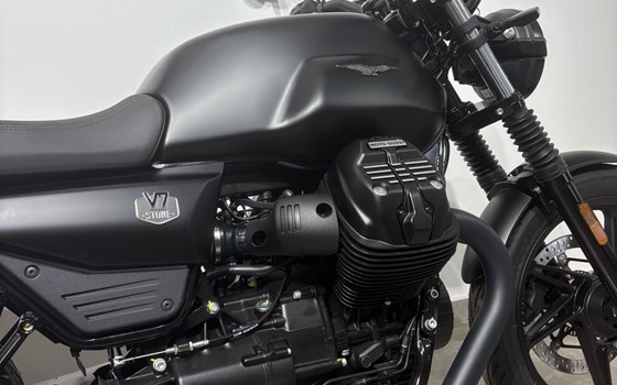 Neufahrzeug Moto Guzzi V7 Stone - Bild 3