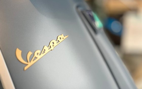 Neufahrzeug Vespa Primavera 125 Officina 8 - Bild 3