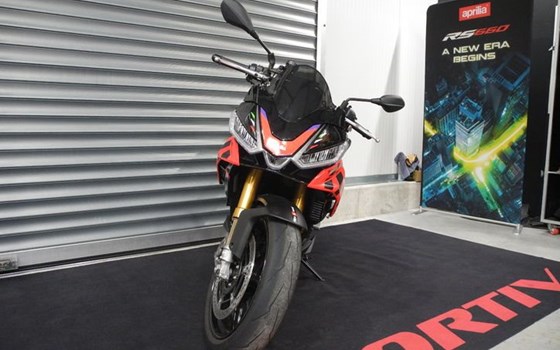 Gebrauchtmotorrad Aprilia Tuono V4 1100 Factory - Bild 3
