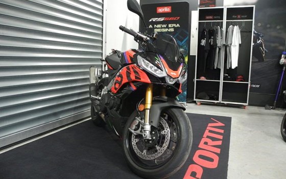 Gebrauchtmotorrad Aprilia Tuono V4 1100 Factory - Bild 4
