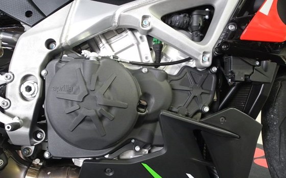 Gebrauchtmotorrad Aprilia Tuono V4 1100 Factory - Bild 8
