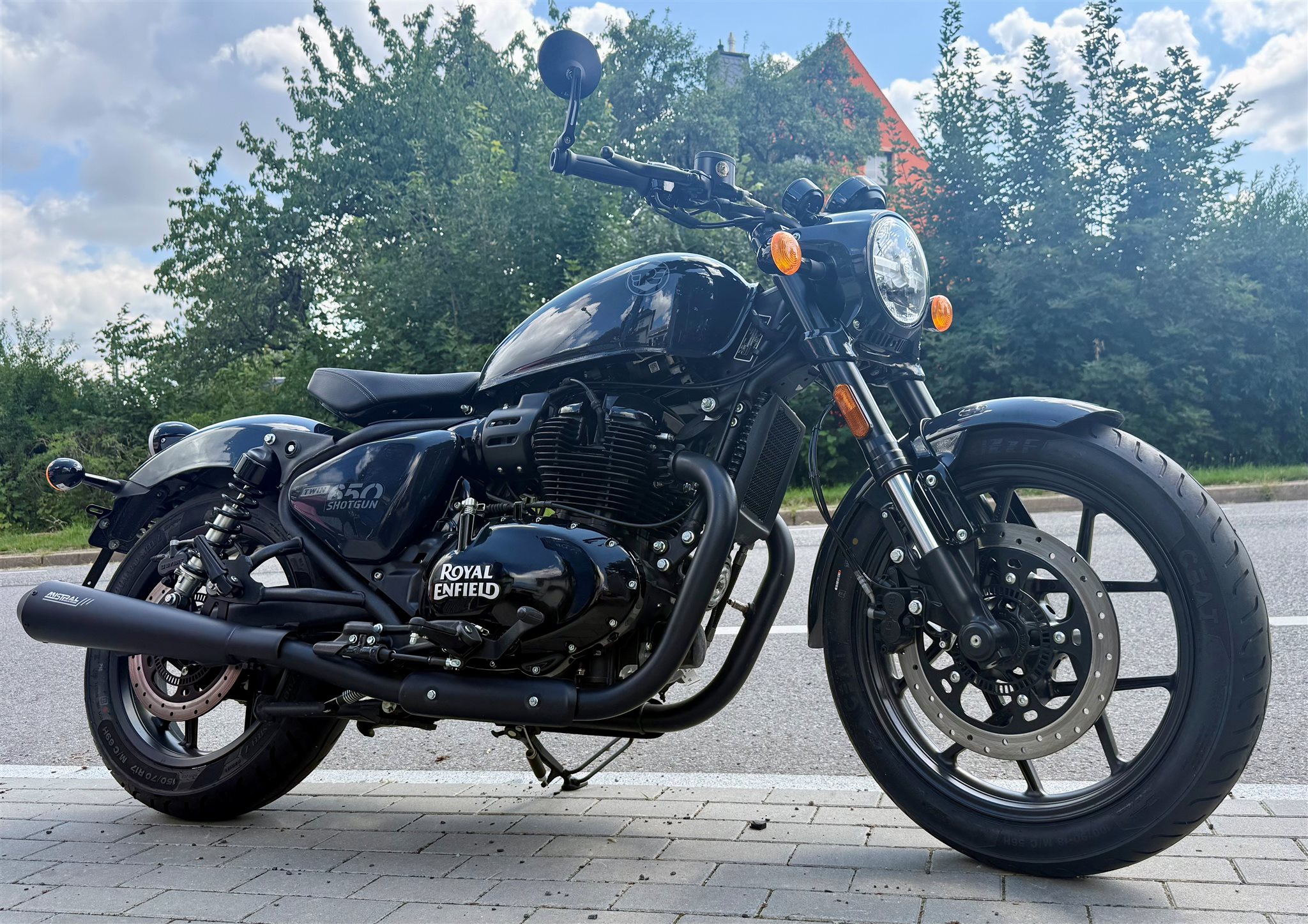 Royal Enfield Shotgun 650