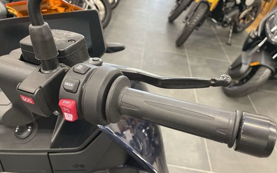 Gebrauchtmotorrad BMW CE 04 - Bild 12