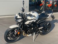 Gebrauchtmotorrad Triumph Street Triple R