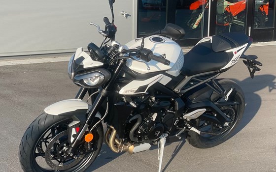 Gebrauchtmotorrad Triumph Street Triple R - Bild 1