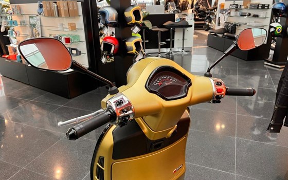 Gebrauchtmotorrad Vespa GTS 300 - Bild 3