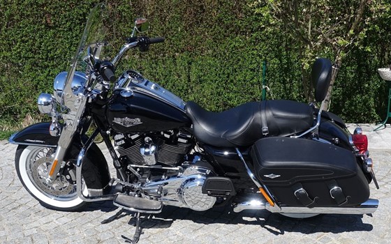 Gebrauchtmotorrad Harley-Davidson Road King Classic FLHRC - Bild 1
