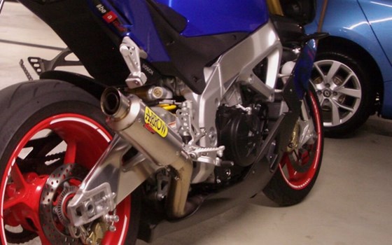 Gebrauchtmotorrad Aprilia Tuono V4 1100 RR - Bild 3