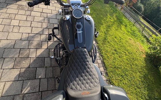 Gebrauchtmotorrad Harley-Davidson Road King Classic FLHRC - Bild 3