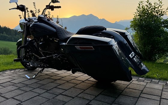 Gebrauchtmotorrad Harley-Davidson Road King Classic FLHRC - Bild 9