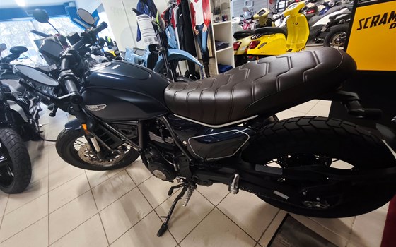 Gebrauchtmotorrad Ducati Scrambler Nightshift - Bild 3