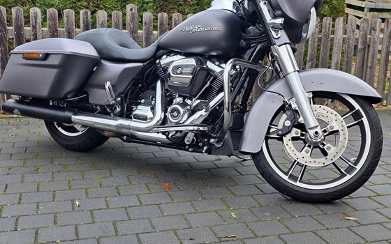 Gebrauchtmotorrad Harley-Davidson Street Glide FLHX - Bild 2