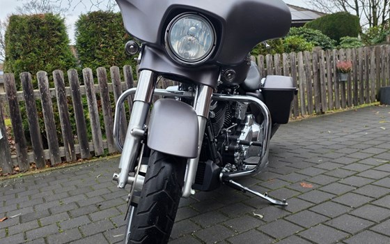 Gebrauchtmotorrad Harley-Davidson Street Glide FLHX - Bild 3