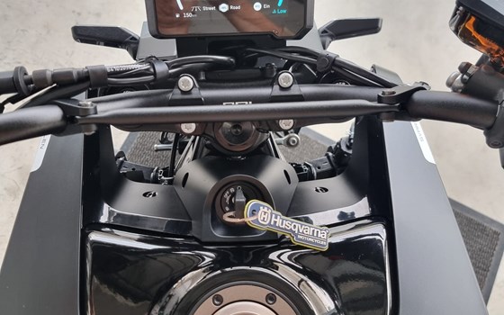 Gebrauchtmotorrad Husqvarna Svartpilen 801 - Bild 5