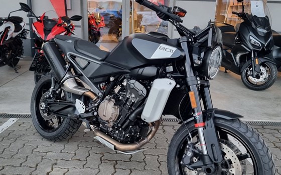 Gebrauchtmotorrad Husqvarna Svartpilen 801 - Bild 12