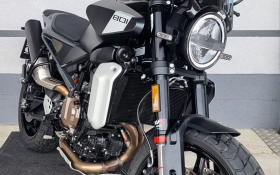 Gebrauchtmotorrad Husqvarna Svartpilen 801 - Bild 4