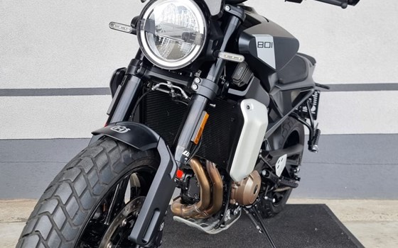 Gebrauchtmotorrad Husqvarna Svartpilen 801 - Bild 2