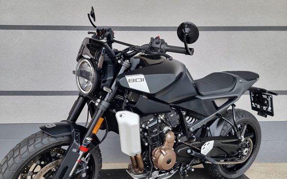 Gebrauchtmotorrad Husqvarna Svartpilen 801 - Bild 3