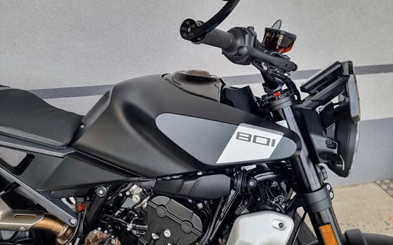 Gebrauchtmotorrad Husqvarna Svartpilen 801 - Bild 7