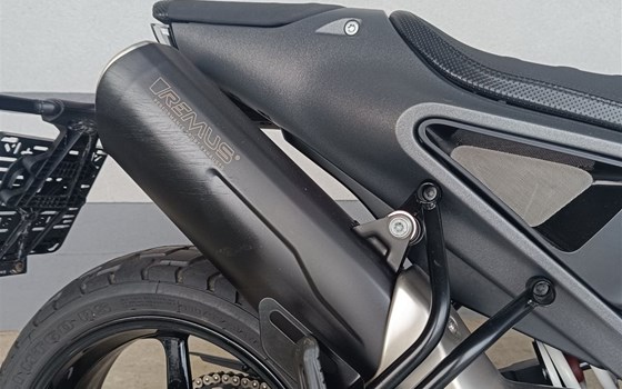 Gebrauchtmotorrad Husqvarna Svartpilen 801 - Bild 10