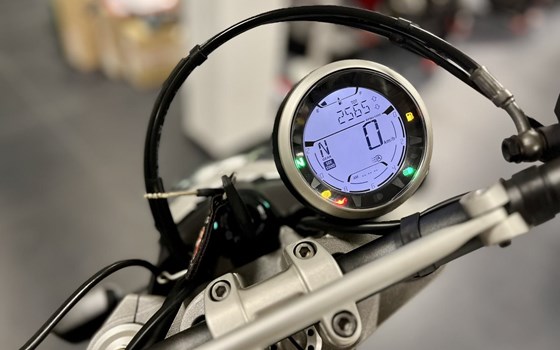 Gebrauchtmotorrad Ducati Scrambler Desert Sled - Bild 9