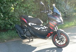 Neumotorrad Aprilia SR GT Replica 200