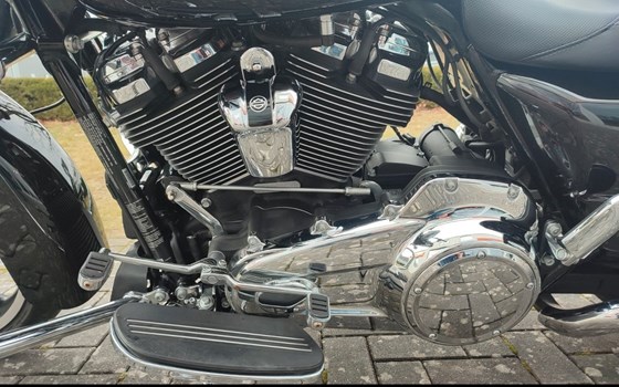 Gebrauchtmotorrad Harley-Davidson Road Glide Ultra - Bild 12