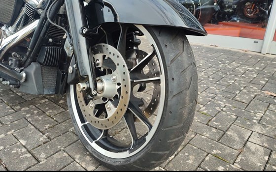 Gebrauchtmotorrad Harley-Davidson Road Glide Ultra - Bild 13