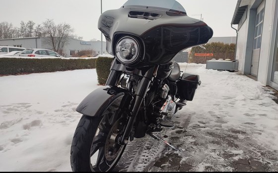 Gebrauchtmotorrad Harley-Davidson Street Glide FLHX - Bild 12