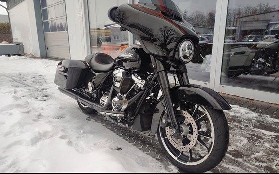 Gebrauchtmotorrad Harley-Davidson Street Glide FLHX - Bild 2
