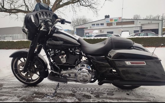 Gebrauchtmotorrad Harley-Davidson Street Glide FLHX - Bild 5