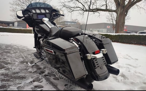 Gebrauchtmotorrad Harley-Davidson Street Glide FLHX - Bild 6